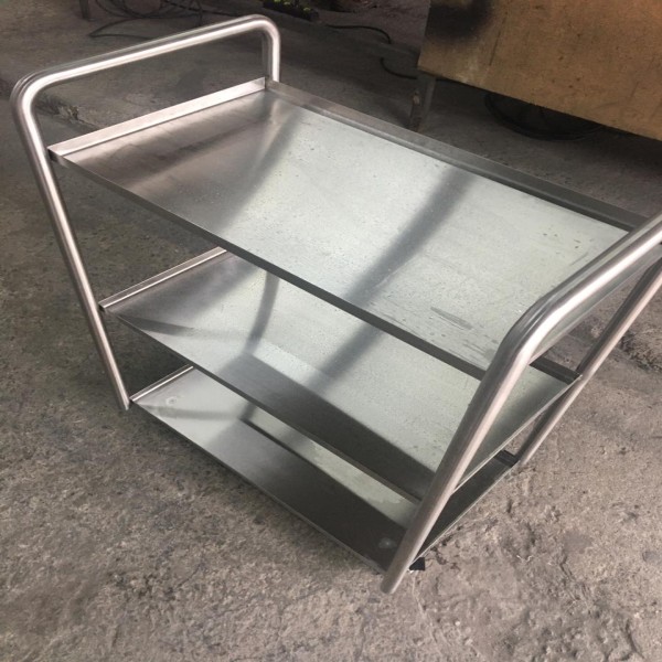 Carrinho Em Aço Inox Para Laboratório