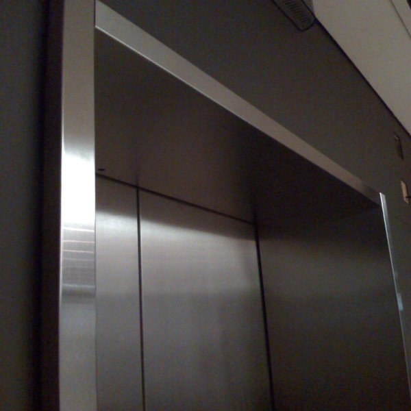 Batente De Porta Em Aço Inox