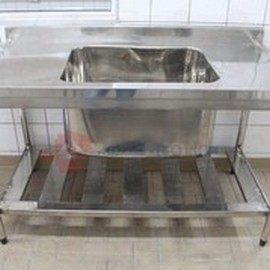 Mesa inox com grade inferior